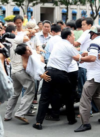 Description : anti-china-protest-in-saigoni-06122011-200.jpg