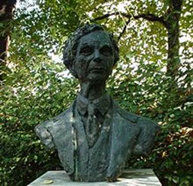 Description : http://upload.wikimedia.org/wikipedia/commons/thumb/f/ff/Bust_Of_Bertrand_Russell-Red_Lion_Square-London.jpg/220px-Bust_Of_Bertrand_Russell-Red_Lion_Square-London.jpg