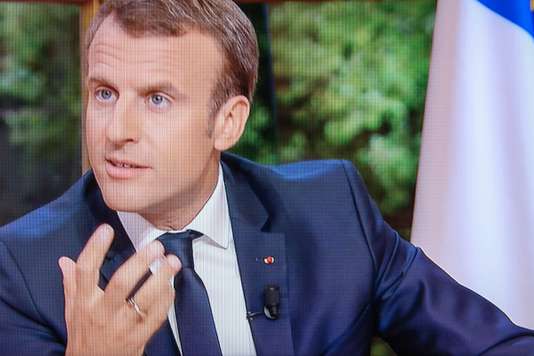 Emmanuel Macron, prsident de la Rpublique, est interview sur TF1, le 15 octobre.